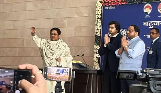 मायावती का कड़ा प्रहार: ‘जाति-धर्म की राजनीति ने बढ़ाई नफरत, अल्पसंख्यकों की हालत हुई दयनीय’