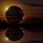 सावधान! साल का पहला सूर्य ग्रहण ला रहा है आर्थिक बदलाव, निवेश और नौकरी को लेकर ज्योतिषियों ने दी बड़ी चेतावनी