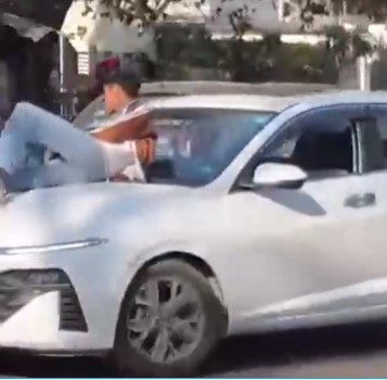 मेरठ में वीआईपी रोड पर स्टंटबाजी: जागरूक नागरिक ने बनाया वीडियो, सत्ता के नशे में चूर युवकों पर कसेगा शिकंजा