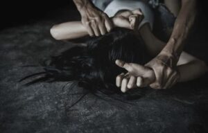 रुद्रपुर: दवा देने के बहाने घर में घुसकर युवक ने किया दुष्कर्म, महिला के गर्भवती होने पर पति ने तोड़ा रिश्ता