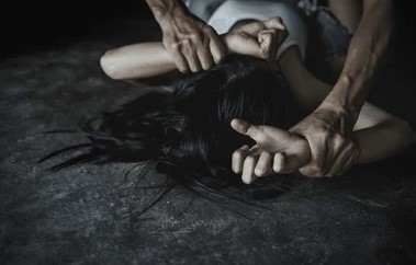 रुद्रपुर: दवा देने के बहाने घर में घुसकर युवक ने किया दुष्कर्म, महिला के गर्भवती होने पर पति ने तोड़ा रिश्ता